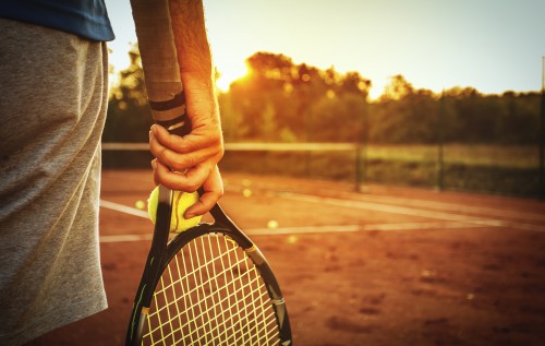 Ostéopathe du sport préparant un sportif au Faouët